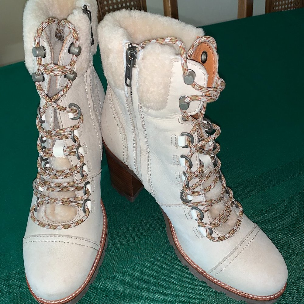 Frye Women's Size 9 Suede Lace Up fur lined boots